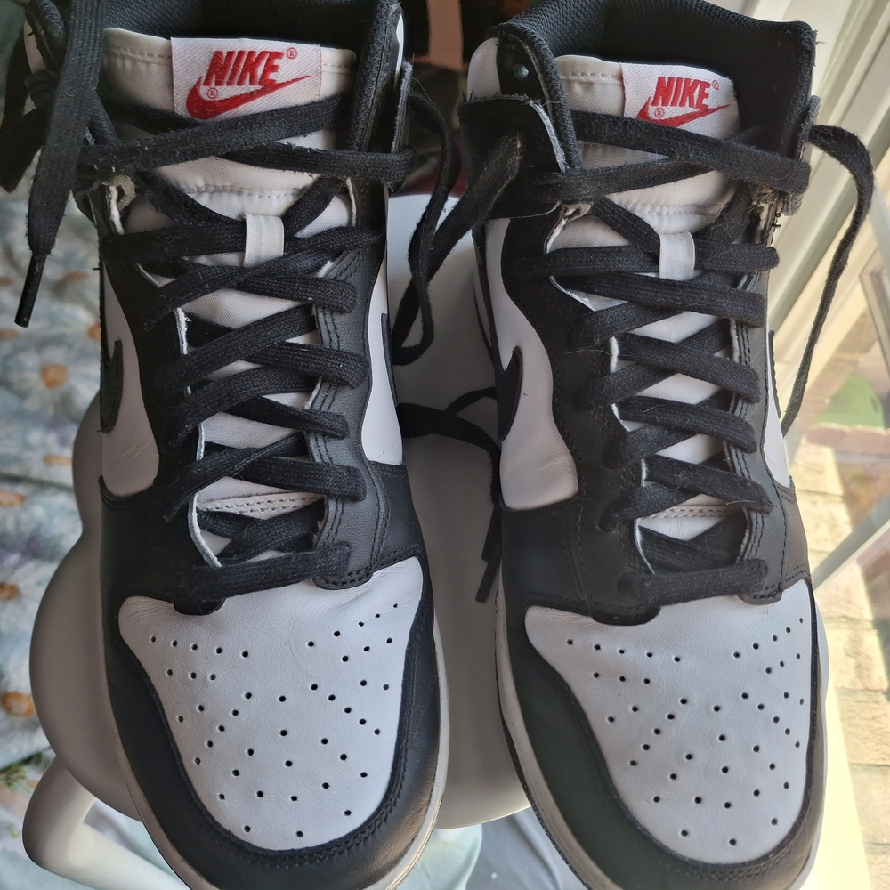 Nike Men's Black and White High-Top Sneakers